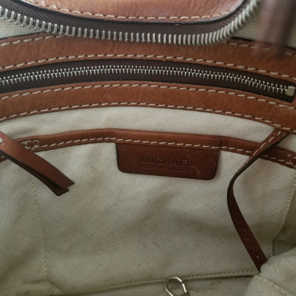Michael Kors leather handbag. Good used condition. - Picture 7 of 8